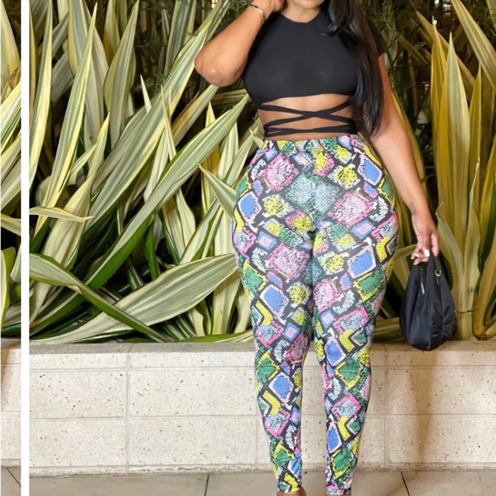 No drama snake skin set never worn size small